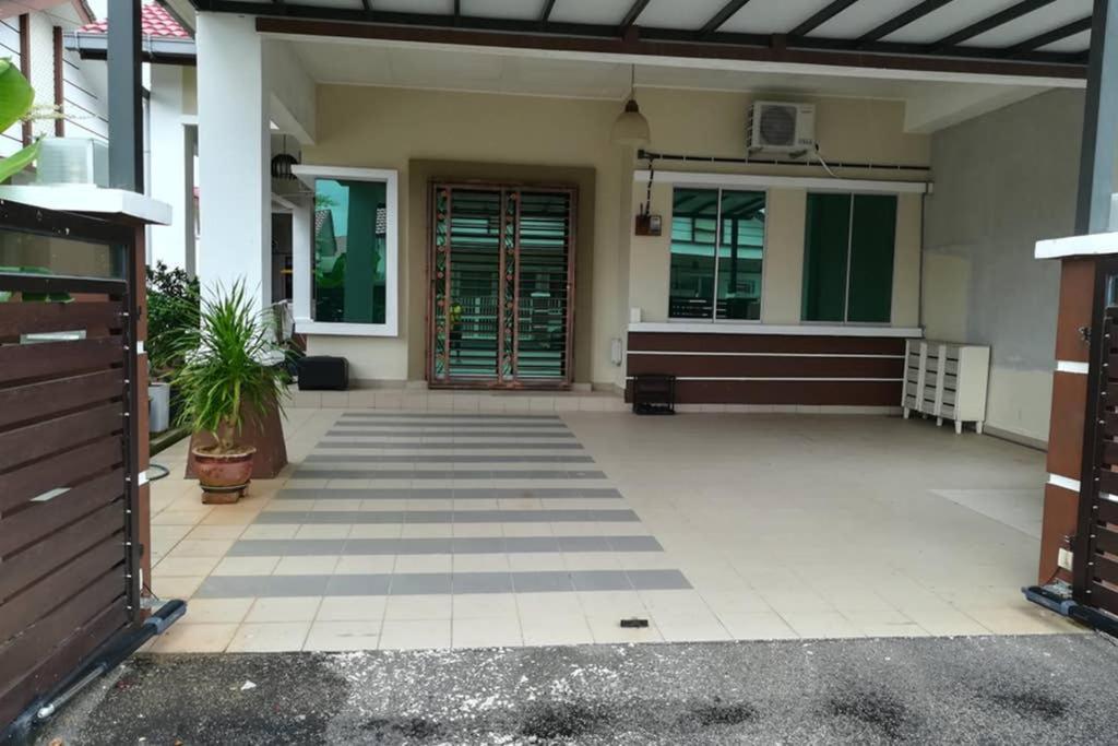 D Wangi Homestay Pasir Gudang At Ecotropic Extérieur photo