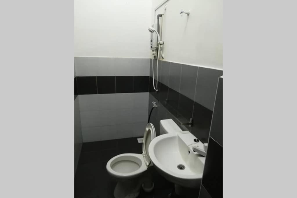 D Wangi Homestay Pasir Gudang At Ecotropic Extérieur photo