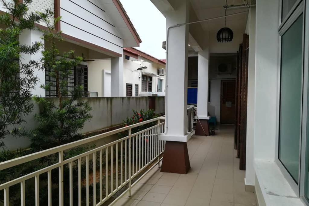 D Wangi Homestay Pasir Gudang At Ecotropic Extérieur photo