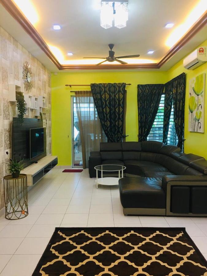 D Wangi Homestay Pasir Gudang At Ecotropic Extérieur photo