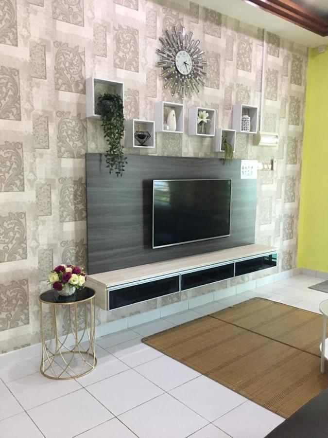 D Wangi Homestay Pasir Gudang At Ecotropic Extérieur photo